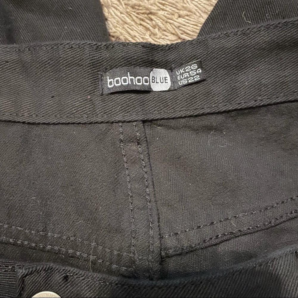 Plus Sized Knee Ripped Jeans - Picture 3 of 3